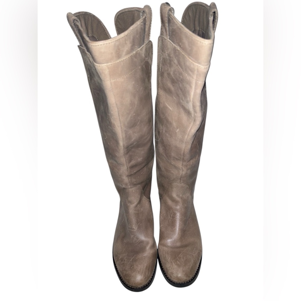 Franco Fortini Women’s
Riding Boot. Leather

knee High Pull On Boot. Size 9